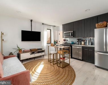 428 N Henry Street - Photo Thumbnail 4