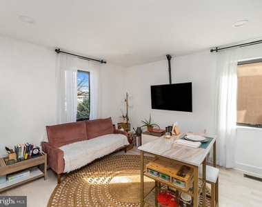 428 N Henry Street - Photo Thumbnail 6