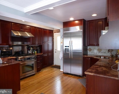 323 S Adams Street - Photo Thumbnail 9