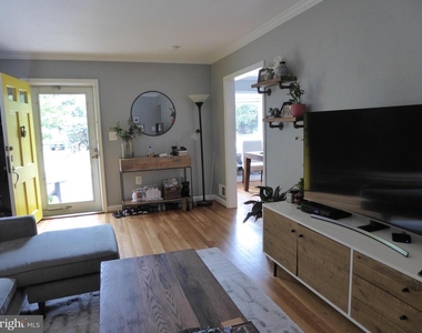 323 S Adams Street - Photo Thumbnail 5