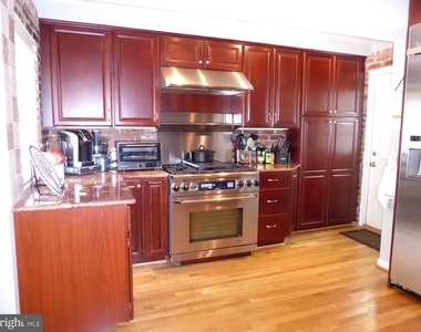 323 S Adams Street - Photo Thumbnail 10