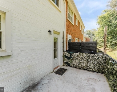 2725 S Walter Reed Drive - Photo Thumbnail 19