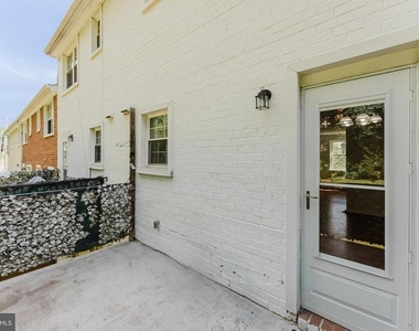 2725 S Walter Reed Drive - Photo Thumbnail 18