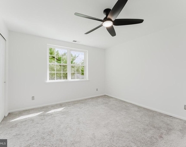 2725 S Walter Reed Drive - Photo Thumbnail 15