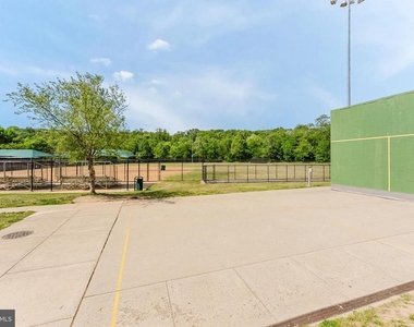 2725 S Walter Reed Drive - Photo Thumbnail 24