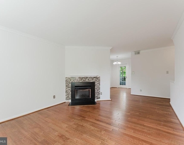 2725 S Walter Reed Drive - Photo Thumbnail 3