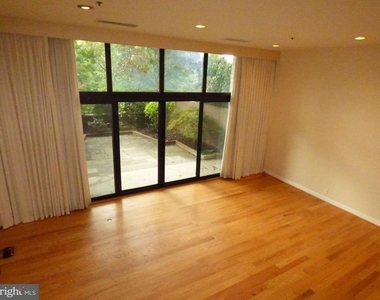 1401 N Oak Street - Photo Thumbnail 3
