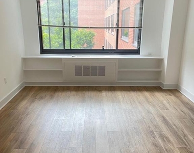1021 Arlington Boulevard - Photo Thumbnail 4