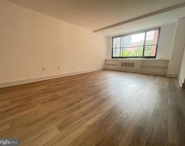 1021 Arlington Boulevard - Photo Thumbnail 3
