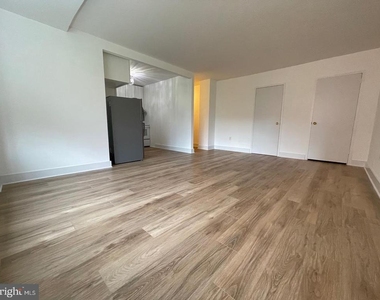 1021 Arlington Boulevard - Photo Thumbnail 2