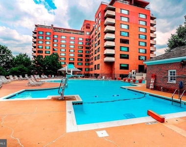 1021 Arlington Boulevard - Photo Thumbnail 15