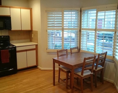 618 Tazewell Street N - Photo Thumbnail 5