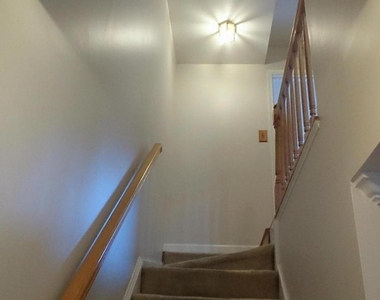 618 Tazewell Street N - Photo Thumbnail 18