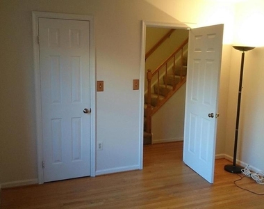 618 Tazewell Street N - Photo Thumbnail 16