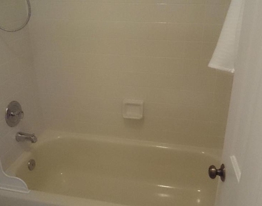 618 Tazewell Street N - Photo Thumbnail 17