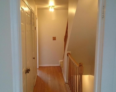 618 Tazewell Street N - Photo Thumbnail 14