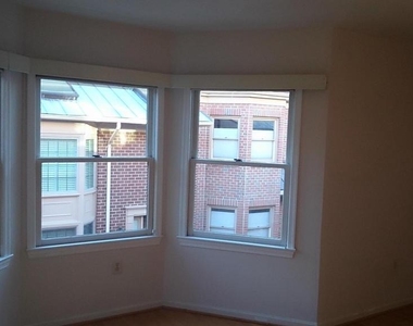618 Tazewell Street N - Photo Thumbnail 11