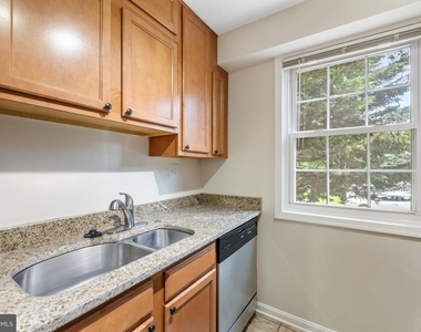 4402 N Pershing Drive - Photo Thumbnail 9
