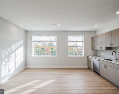 646 N 32nd Street - Photo Thumbnail 1