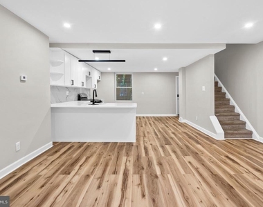 1908 N Croskey Street - Photo Thumbnail 6