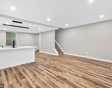 1908 N Croskey Street - Photo Thumbnail 3