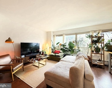 2101 Chestnut Street - Photo Thumbnail 4