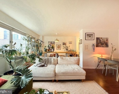 2101 Chestnut Street - Photo Thumbnail 3