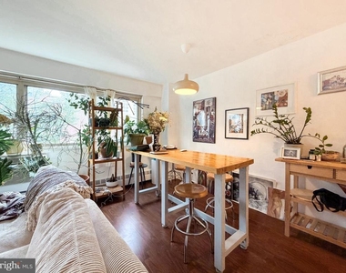 2101 Chestnut Street - Photo Thumbnail 5