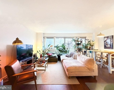 2101 Chestnut Street - Photo Thumbnail 2