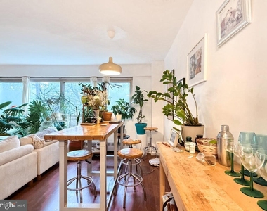 2101 Chestnut Street - Photo Thumbnail 7