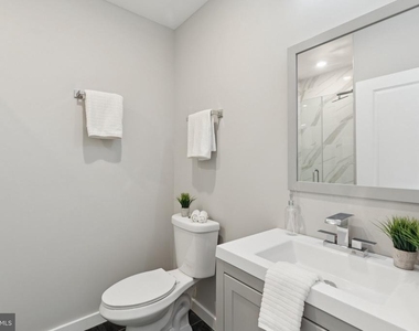 100 Forrest Avenue - Photo Thumbnail 3