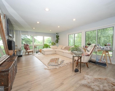 701 Mt Pleasant Road - Photo Thumbnail 20