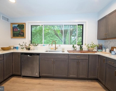 701 Mt Pleasant Road - Photo Thumbnail 7