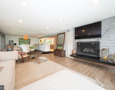 701 Mt Pleasant Road - Photo Thumbnail 17
