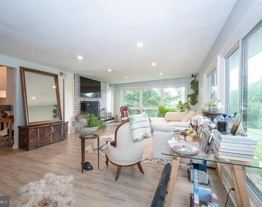 701 Mt Pleasant Road - Photo Thumbnail 13
