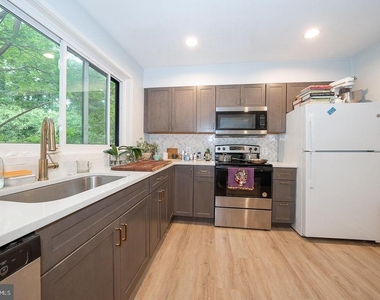 701 Mt Pleasant Road - Photo Thumbnail 6