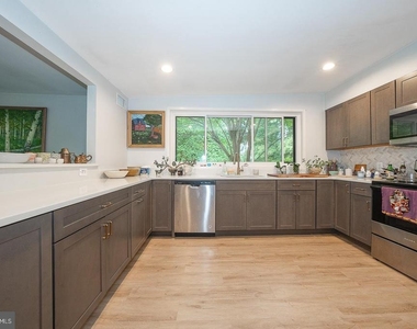 701 Mt Pleasant Road - Photo Thumbnail 5
