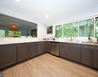 701 Mt Pleasant Road - Photo Thumbnail 8