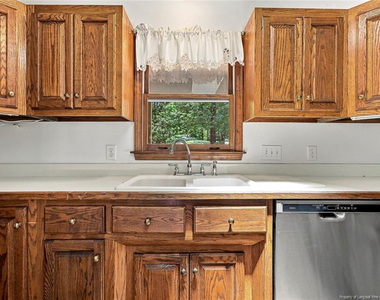 709 Essex Court - Photo Thumbnail 12