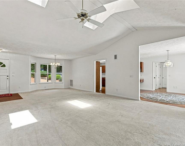 709 Essex Court - Photo Thumbnail 4