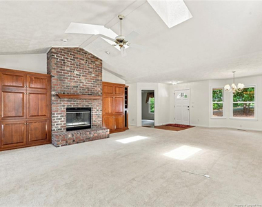709 Essex Court - Photo Thumbnail 6