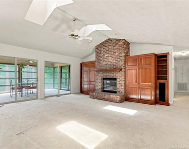 709 Essex Court - Photo Thumbnail 5