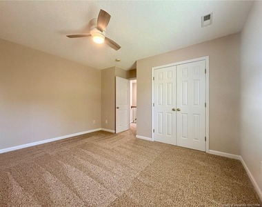 81 Essex Court W - Photo Thumbnail 17