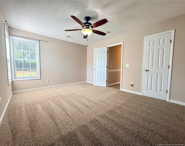 81 Essex Court W - Photo Thumbnail 12