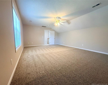 81 Essex Court W - Photo Thumbnail 20