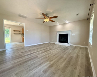 81 Essex Court W - Photo Thumbnail 2