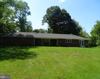 449 Street Road - Photo Thumbnail 3