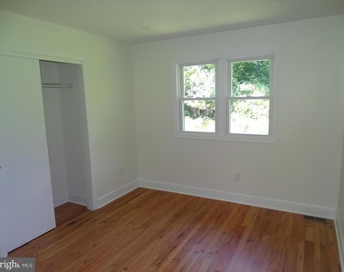 449 Street Road - Photo Thumbnail 16