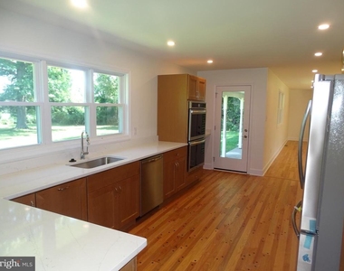 449 Street Road - Photo Thumbnail 9