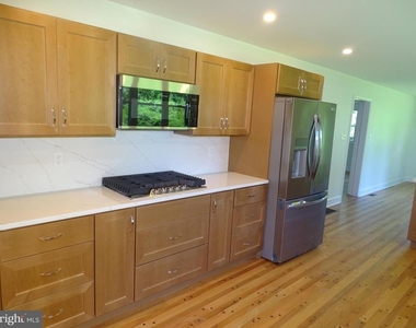 449 Street Road - Photo Thumbnail 8